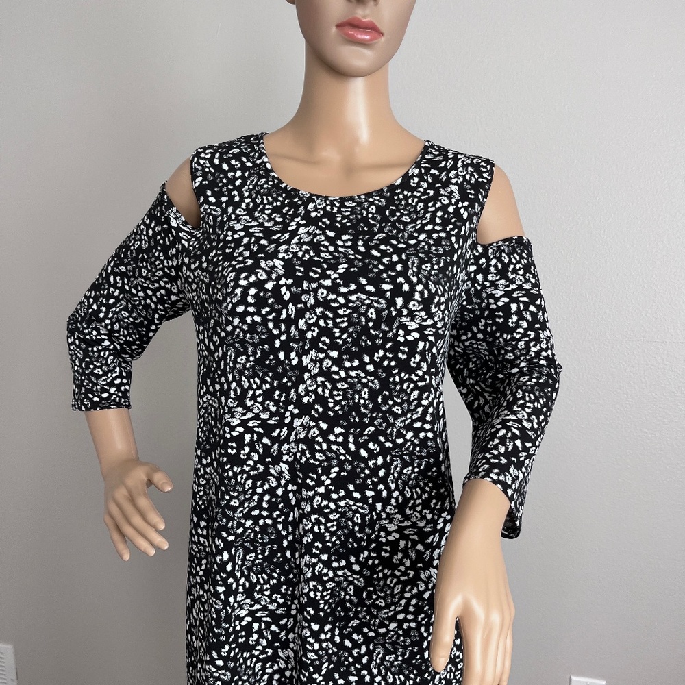 Vince Camuto Cold Shoulder Print Top size M